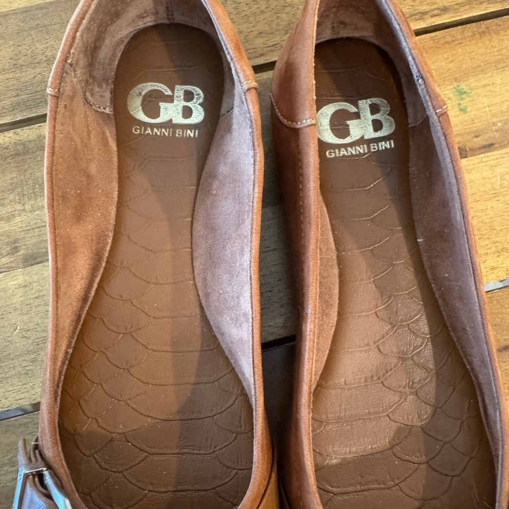 Gianni Bini Brown Flats with Silver Buckled Size 6 - Picture 2 of 4
